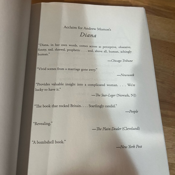 Princess Diana book- like new - Picture 2 of 4